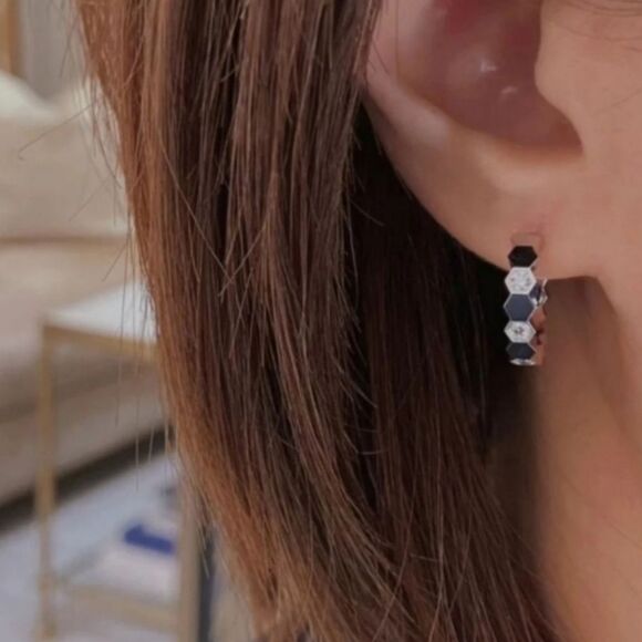 Certified 0.80CT VVS1 Moissanite Luxury Geometric Half Hoop Earrings - Picture 6 of 7